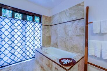هتل Makara Rio Suite / Ground Floor
