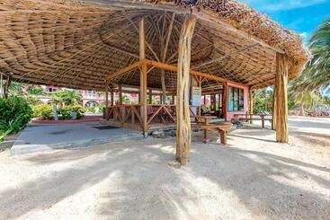 هتل Palm @ Caribe Island