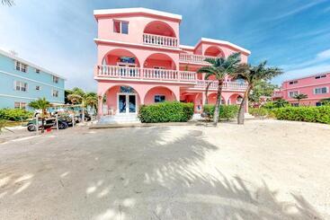 هتل Palm @ Caribe Island