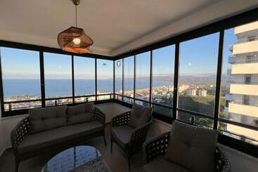 Site Içerisinde Deniz Manzaralı Ve Sahile Yakın Otopark Sorunu Bulunmayan Kiralık Daire