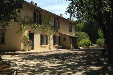 تختخواب و صبحانه Bastide La Folle Du Logis
