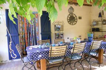 تختخواب و صبحانه Bastide La Folle Du Logis
