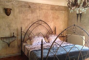 تختخواب و صبحانه Bastide La Folle Du Logis