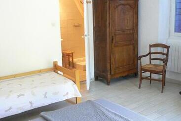 تختخواب و صبحانه Chambre D Hôtes Lou Couradou