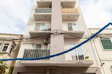 Brand New 1br In Central Malta Hosted By Sweetstay