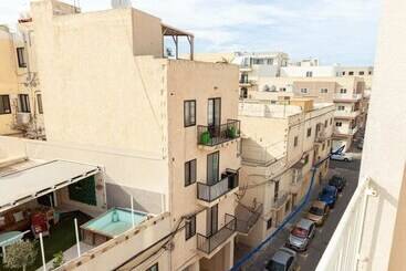 Brand New 1br In Central Malta Hosted By Sweetstay