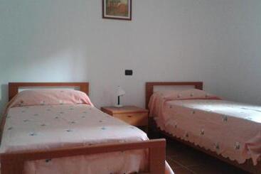 هتل Agriturismo Torre Rinusa