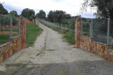 هتل Agriturismo Torre Rinusa