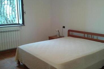 هتل Agriturismo Torre Rinusa