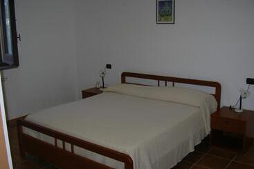 هتل Agriturismo Torre Rinusa