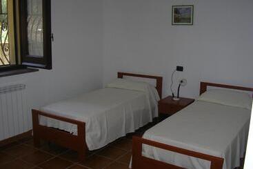 هتل Agriturismo Torre Rinusa