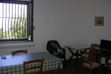 هتل Agriturismo Torre Rinusa