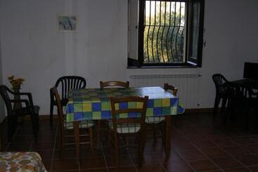 هتل Agriturismo Torre Rinusa