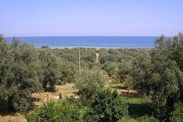 هتل Agriturismo Torre Rinusa