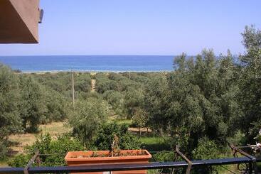 هتل Agriturismo Torre Rinusa