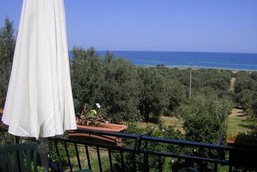 هتل Agriturismo Torre Rinusa