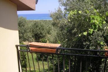 هتل Agriturismo Torre Rinusa