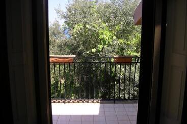 هتل Agriturismo Torre Rinusa