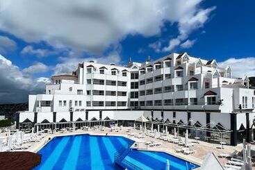 هتل Roseira Beach Resort