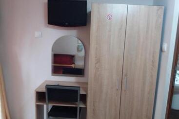 پانسیون Guest House Astra