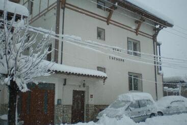 پانسیون Guest House Garbevi
