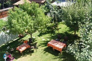 پانسیون Guest House Garbevi