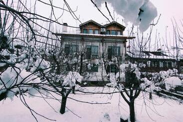 پانسیون Guest House Garbevi