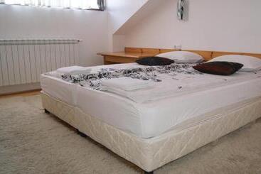 پانسیون Guest House Garbevi