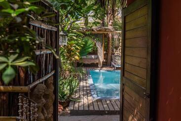 پانسیون La Maison Eco House & Yoga