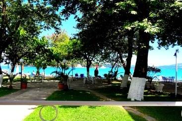 هتل Avra Beach
