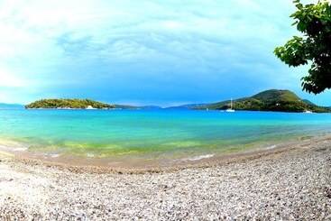هتل Avra Beach