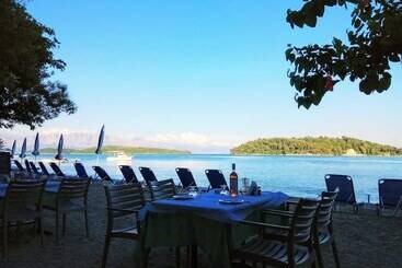 هتل Avra Beach