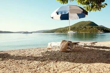 هتل Avra Beach