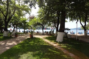 هتل Avra Beach