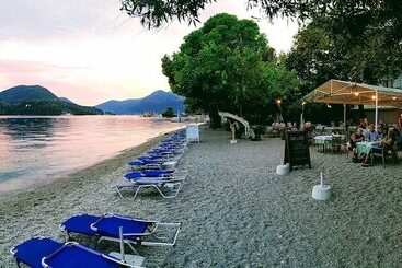 هتل Avra Beach