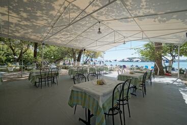 هتل Avra Beach