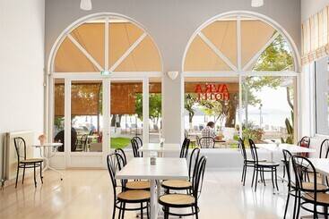 هتل Avra Beach