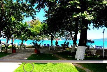 هتل Avra Beach