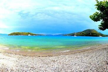 هتل Avra Beach
