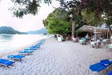 هتل Avra Beach