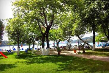 هتل Avra Beach
