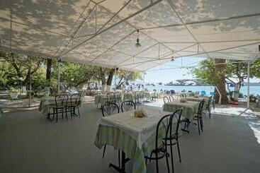 هتل Avra Beach