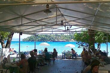 هتل Avra Beach
