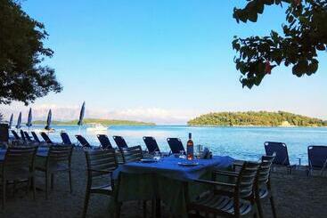 هتل Avra Beach