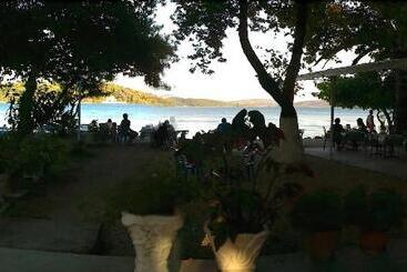 هتل Avra Beach