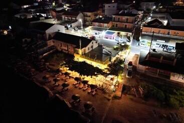 هتل Avra Budget Beach Rooms