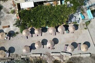 هتل Avra Budget Beach Rooms