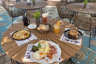 هتل Avra Budget Beach Rooms