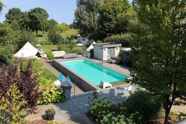 هتل Guesthouse De Witte Merel Deluxe