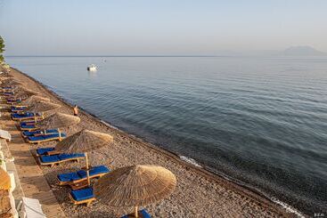 هتل Castella Beach